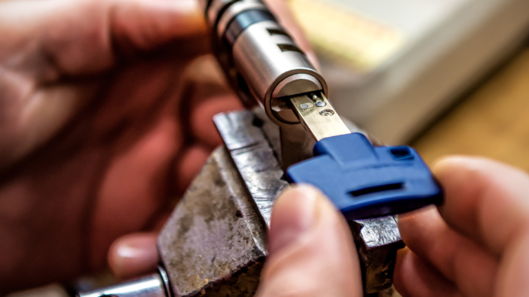 Looking for Help? Try Fremont, CA‘s 24-hour locksmith service!